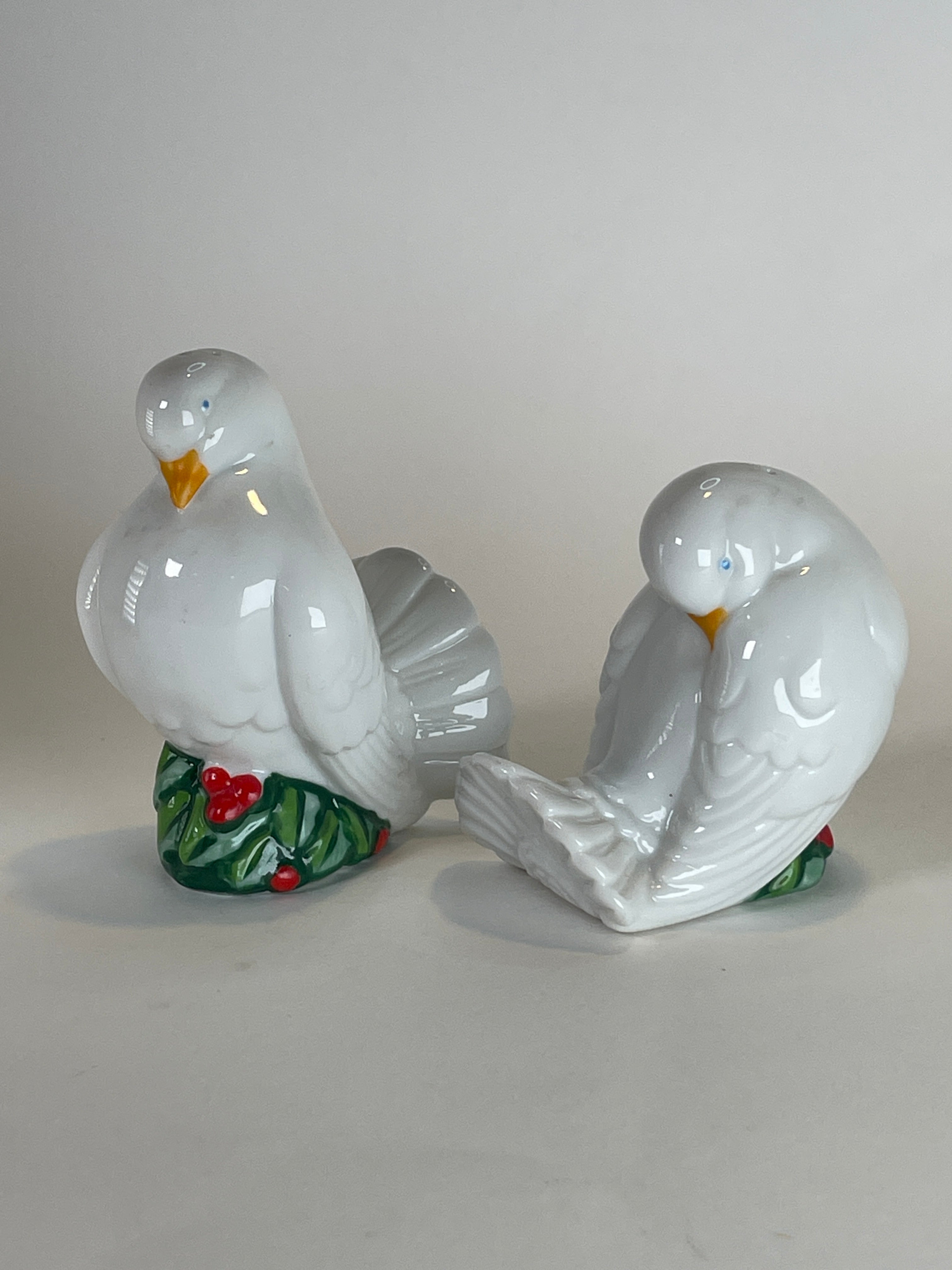 Avon 1993 Holiday Dove (Ceramic Wall Figurine)