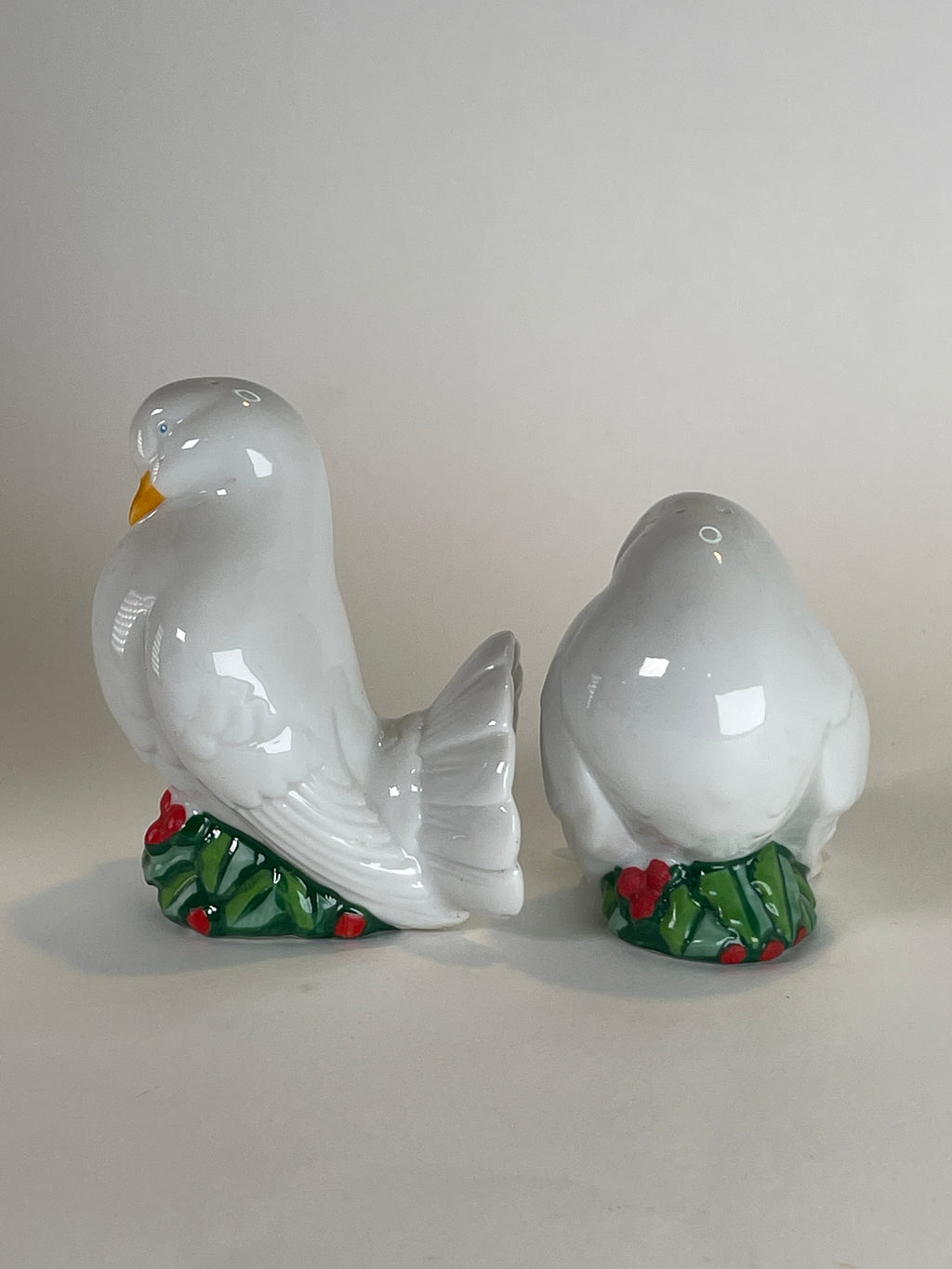 Avon 1993 Holiday Dove (Ceramic Wall Figurine)